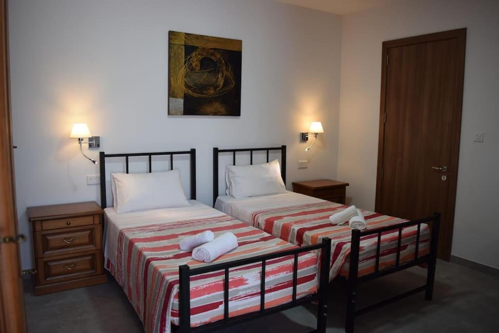 Lovely 3-Bedroom Apartment In L-Iklin Bagian luar foto