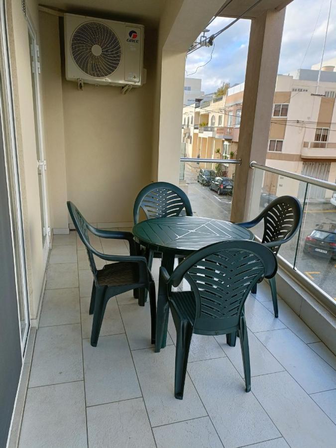 Lovely 3-Bedroom Apartment In L-Iklin Bagian luar foto